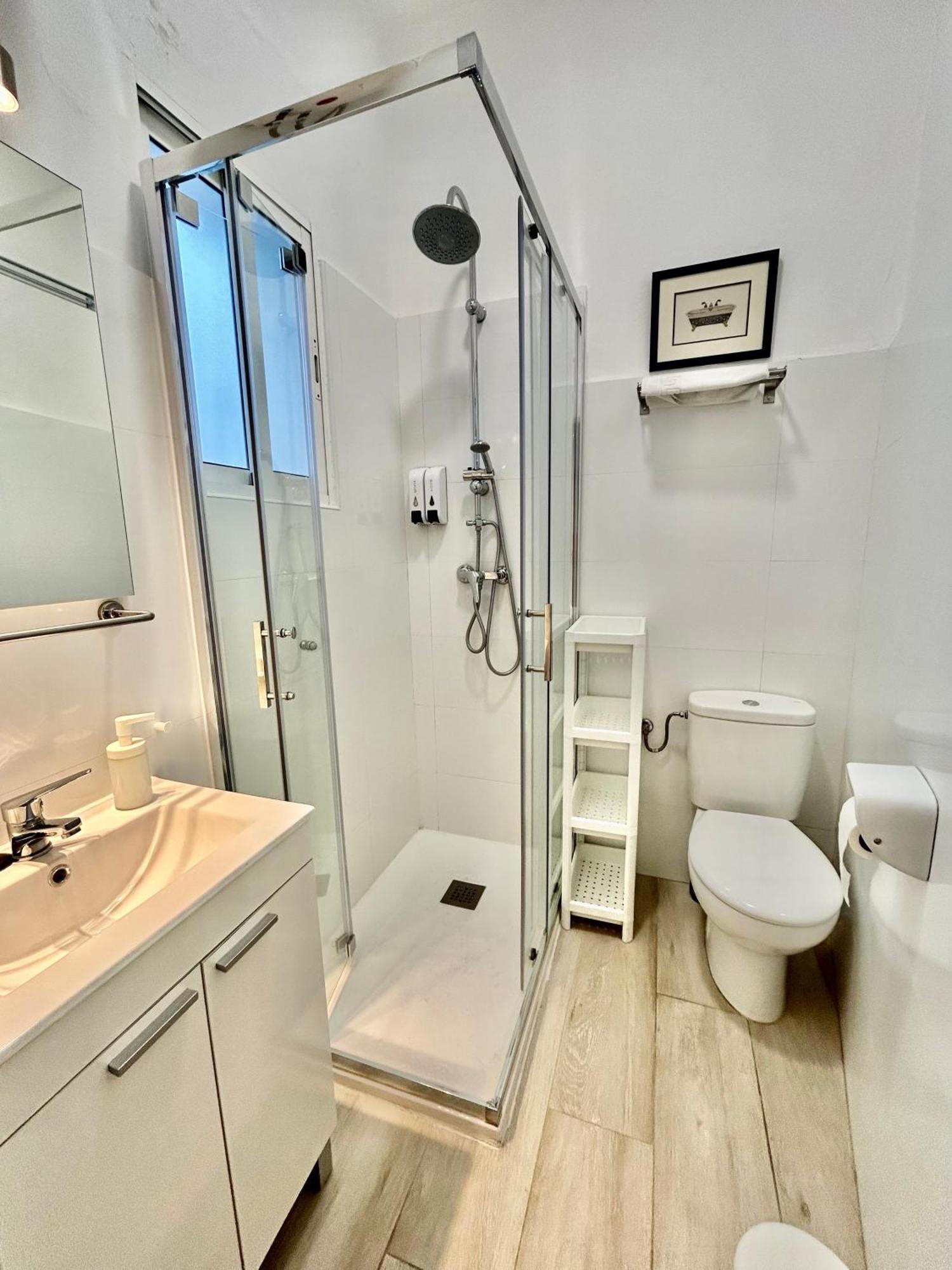 Acogedor Apt 8Pax 4Bdr 2Bth- Cozyhomesevilla2 외부 사진