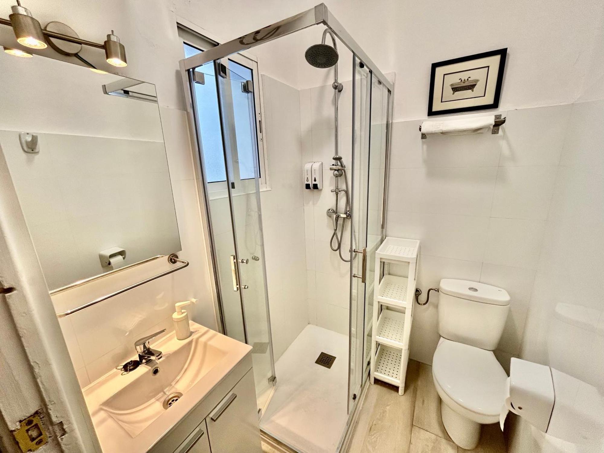 Acogedor Apt 8Pax 4Bdr 2Bth- Cozyhomesevilla2 외부 사진