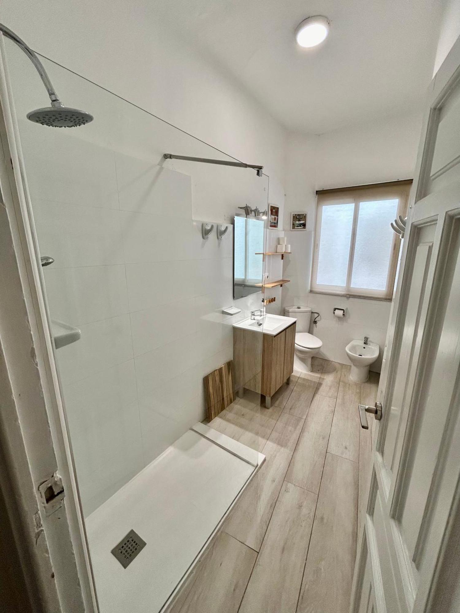 Acogedor Apt 8Pax 4Bdr 2Bth- Cozyhomesevilla2 외부 사진