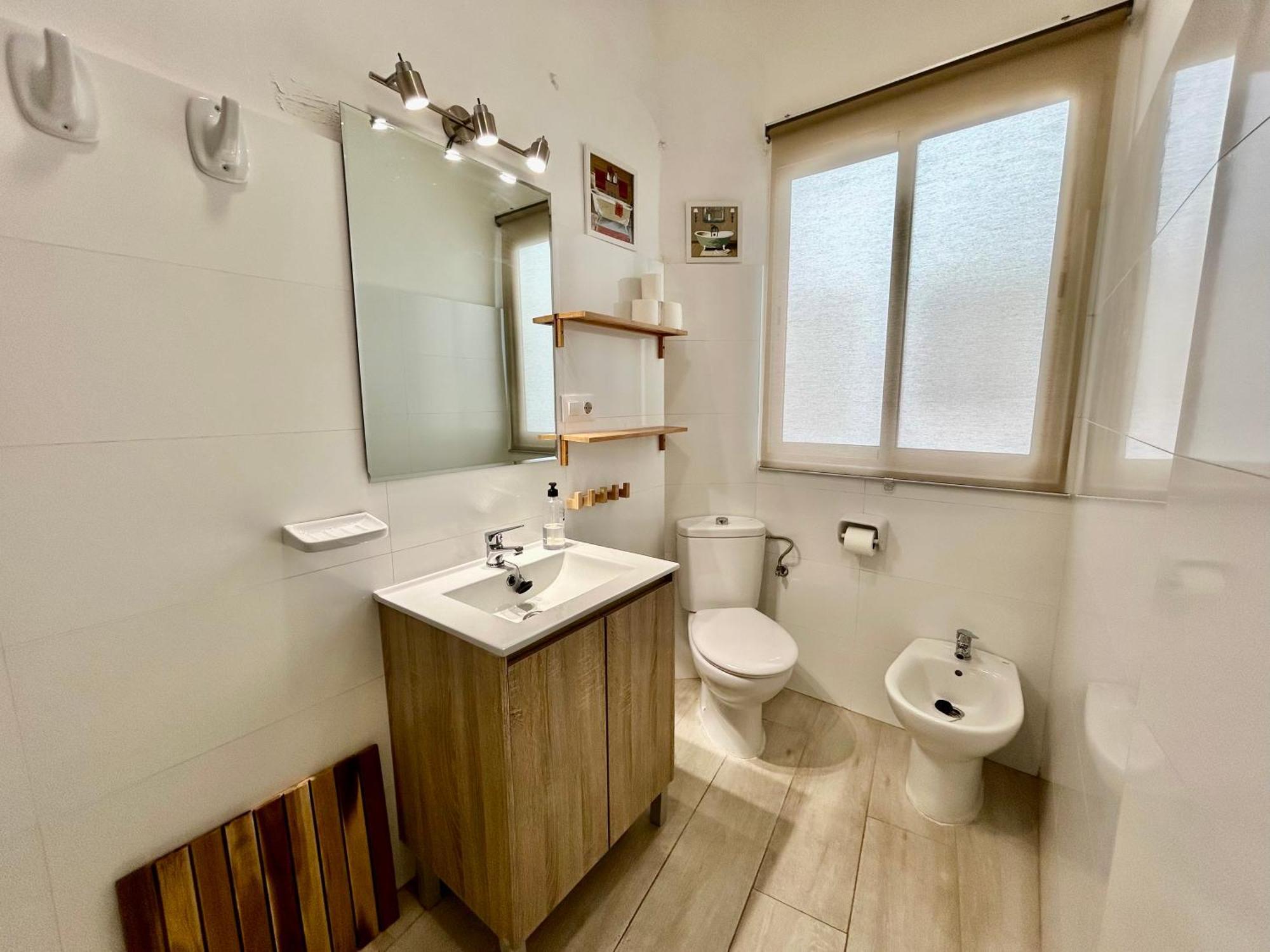 Acogedor Apt 8Pax 4Bdr 2Bth- Cozyhomesevilla2 외부 사진