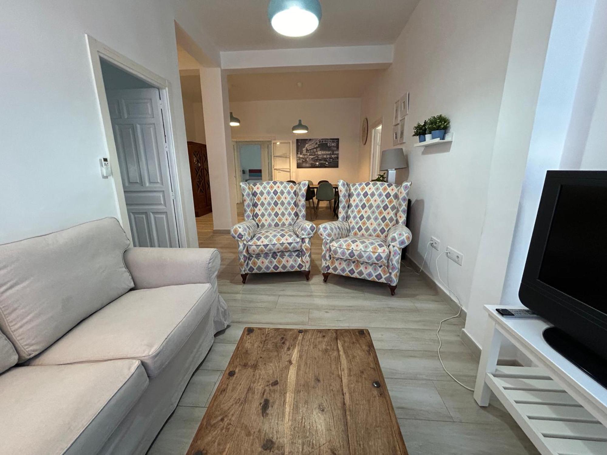 Acogedor Apt 8Pax 4Bdr 2Bth- Cozyhomesevilla2 외부 사진